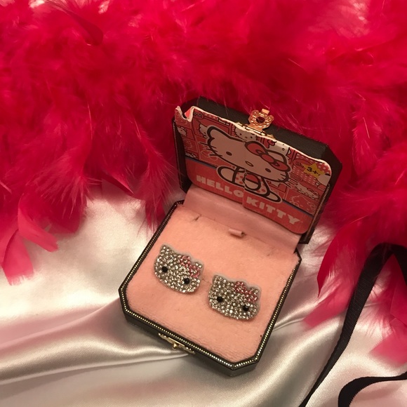 Adorable 💖🍬custom hello kitty lingerie set and Sanrio necklace bundle 🍭 - Picture 3 of 13